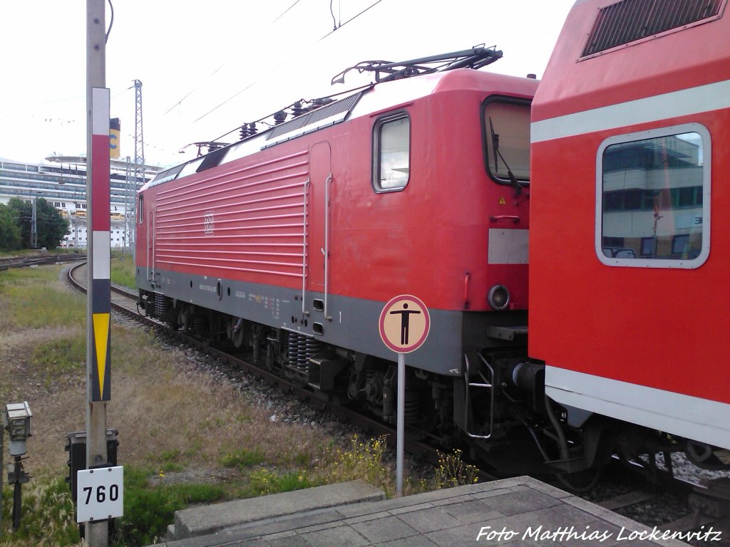 BR 112 mit dem Warnem�nde-Express im Bahnhof Warnem�nde am 22.6.13