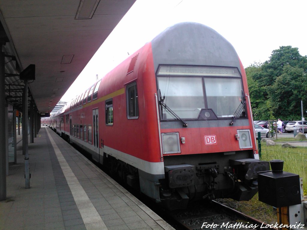 BR 112 mit dem Warnem�nde-Express im Bahnhof Warnem�nde am 22.6.13
