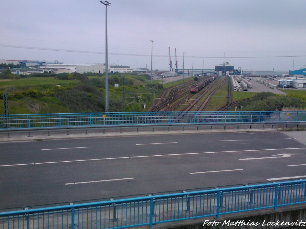 BR 155 steht nun abfahrbreit am F�hrhafen Mukran am 20.5.13