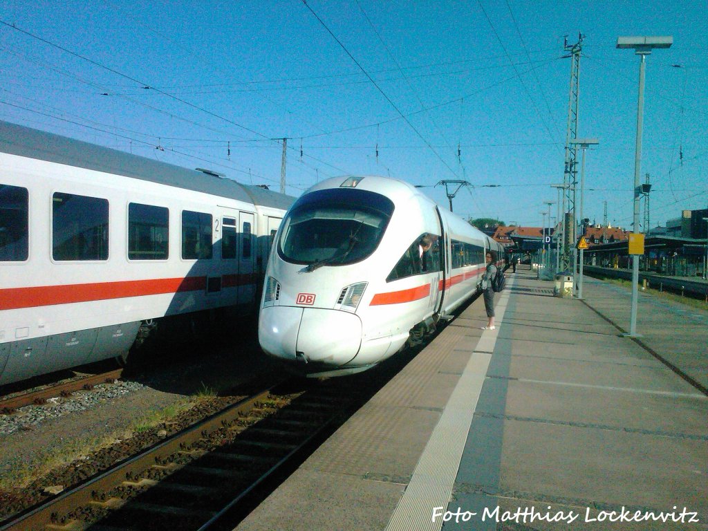 BR 411 als ICE 1507 mit Ziel M�nchen Hbf im Bahnhof Stralsund Hbf am 25.5.12