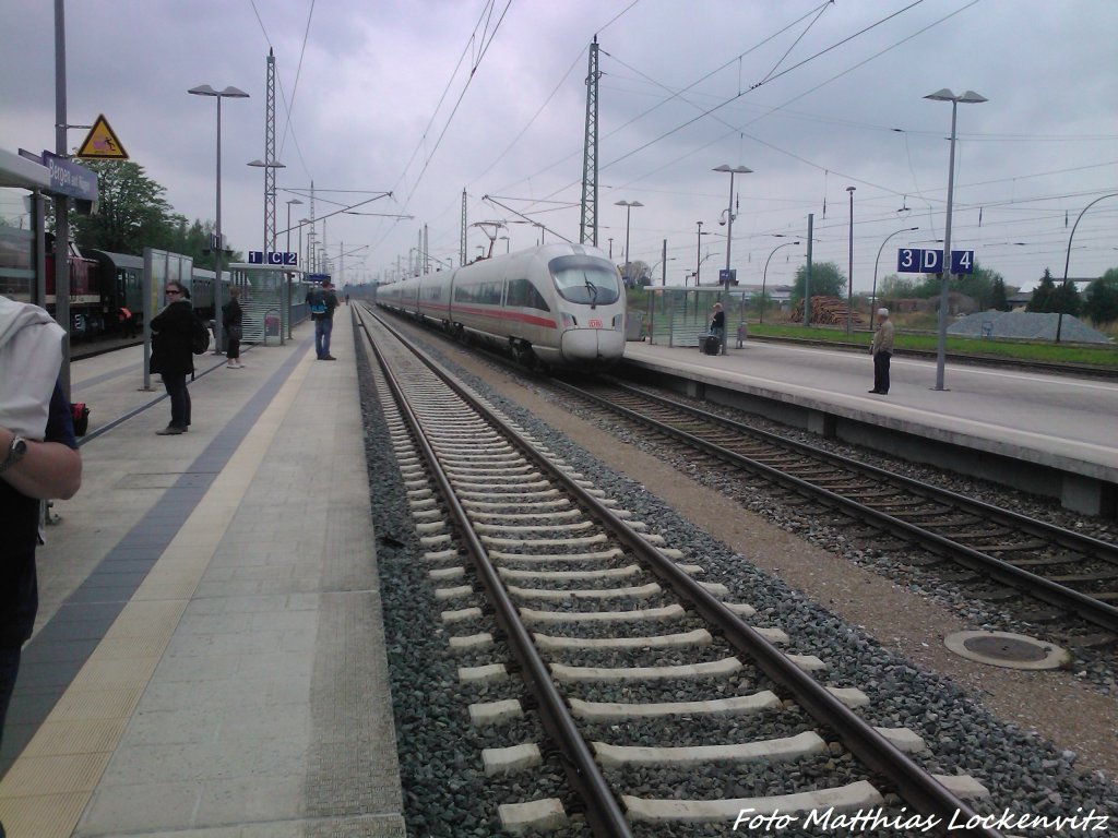 BR 411 bei der Ausfahrt aus Bergena uf R�gen am 11.5.13
