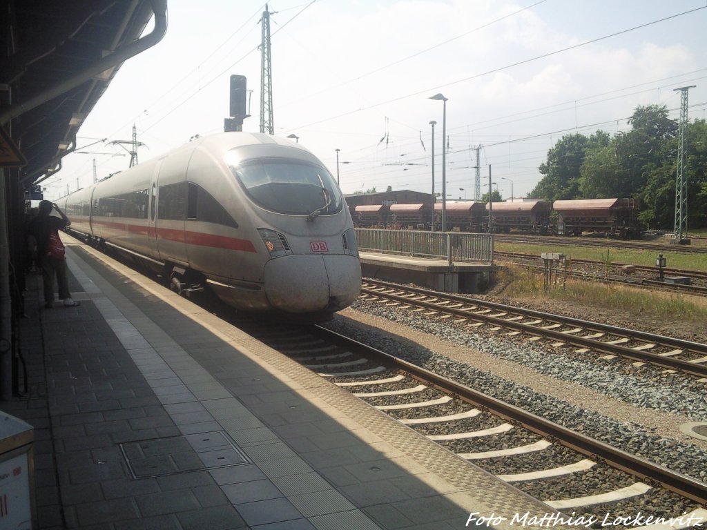 BR 411 mit dem Namen  Freie - & Hansestadt Hamburg  im Bahnhof Bergen auf R�gen am 27.7.13