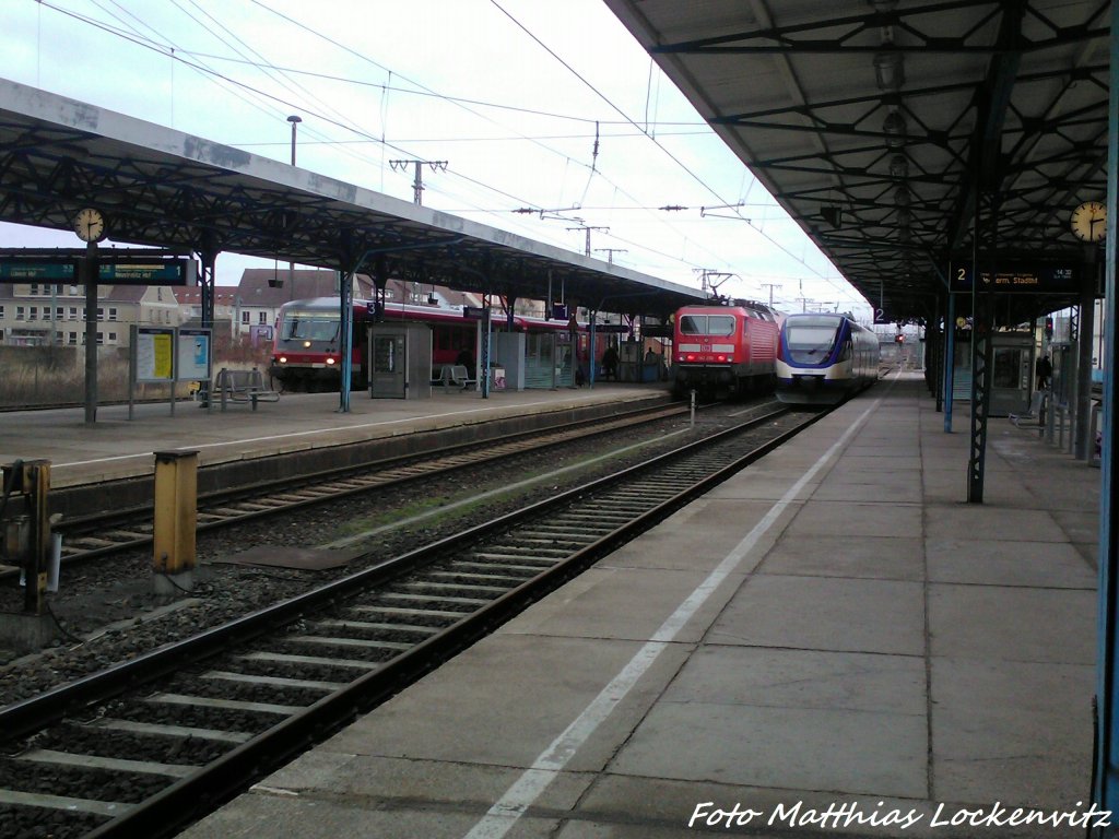 BR 628 Als RE6 mit Ziel L�beck Hbf / 143 250 Als RE5 mit Ziel Neustrelitz Hbf / OLA VT 0004 mit Ziel �ckerm�nde Stadthafen im Bahnhof Neubrandenburg am 3.2.13