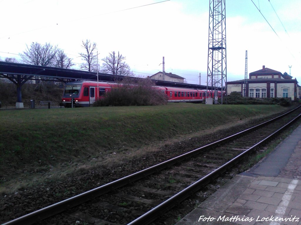 BR 628 im Doppelpack als RE6 mit Ziel L�beck Hbf im Bahnhof Bad Kleinen am 13.4.13
