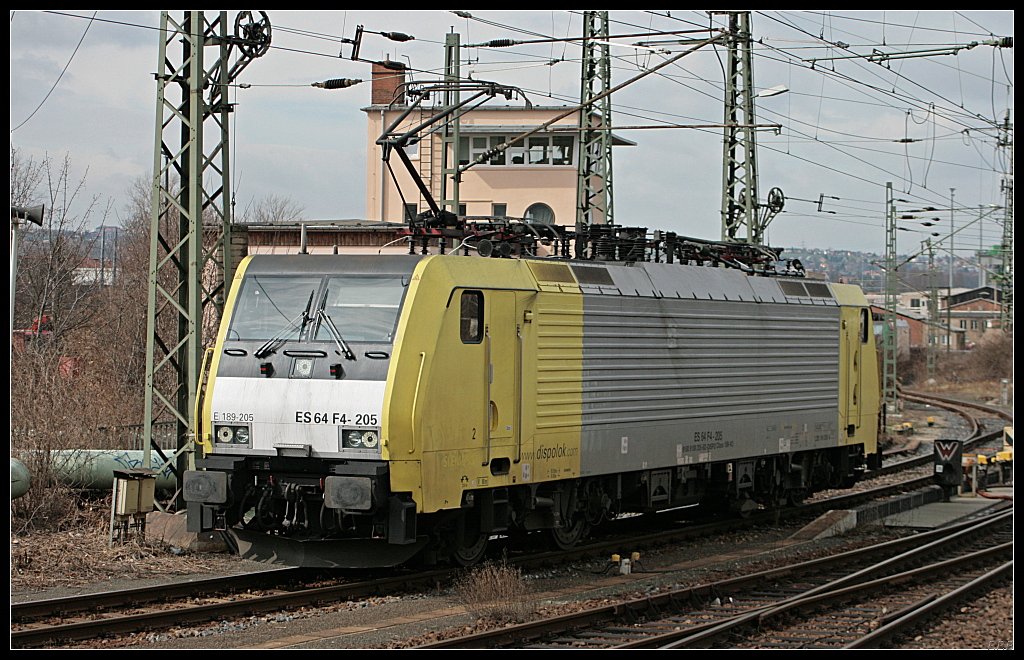 Captrain ES 64 F4-205 auf Rangierfahrt (E 189 205, ex CTL, ex ITL, ex Kombiverkehr, ex Lokomotion, ex Hrvatske �eljeznice Zagreb, NVR-Nummer: 91 80 6189 205-8 D-DISPO Class 189-VO, gesehen Dresden Altstadt 27.03.2010)