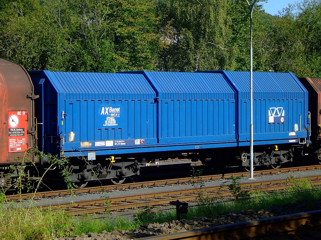 Coiltransport Teleskophaubenwagen  Shimmns der slowakischen Vermietungsfirma AXBENET, s.r.o. am 22.09.2007 in Herdorf auf der Gleisanlage der Kreisbahn Siegen-Wittgenstein  (KSW).
