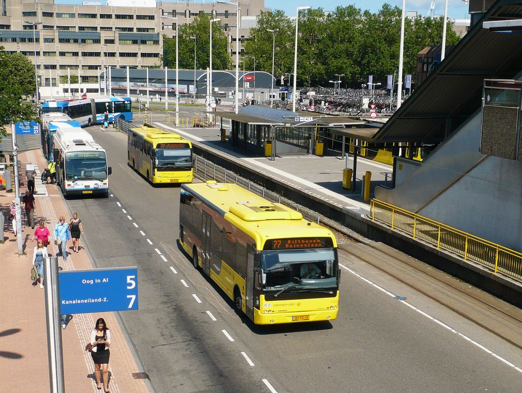 Connexxion Bus 3255 VDL Berkhof Ambassador 200 Baujahr 2008 Stationsplein Utrecht 10-08-2012.

Connexxion bus 3255 VDL Berkhof Ambassador 200 bouwjaar 2008 en op de achtergrond bus 3199. Stationsplein Utrecht 10-08-2012.