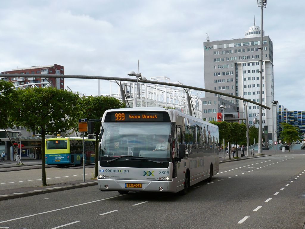 Connexxion Bus 8806 DAF VDL Berkhof Ambassador 200 BAujahr 2005. Stationsplein Leiden 14-07-2012.  Connexxion bus 8806 DAF VDL Berkhof Ambassador 200 bouwjaar 2005. Stationsplein Leiden 14-07-2012.