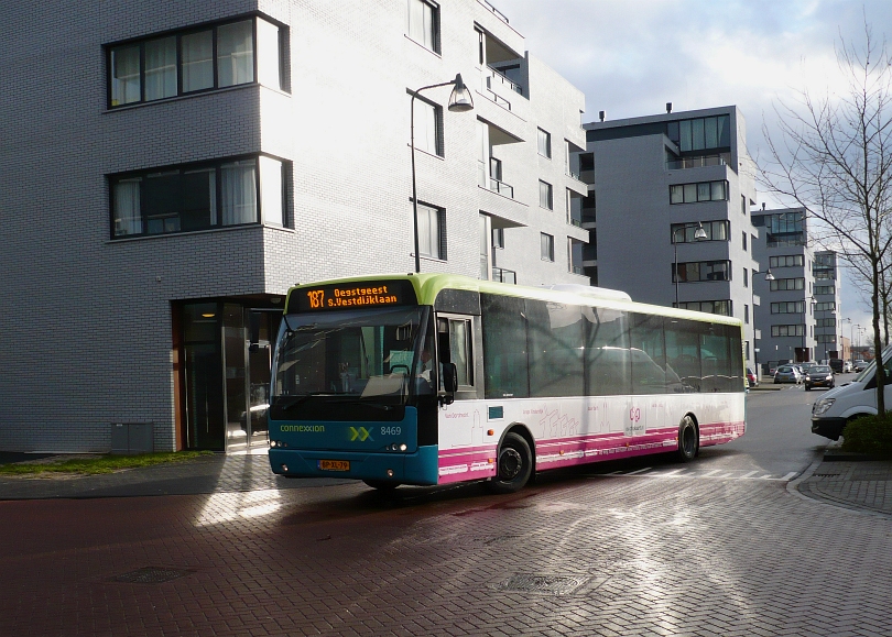 Connexxion Bus Nummer 8469. Julius Cesaerlaan Leiden 12-12-2010.