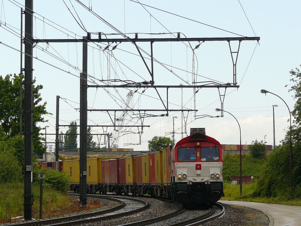 Crossrail DE6311 Hafen Antwerpen 22-06-2012.

Class 66 lokomotief van Crossrail nummer DE6311 met een containertrein in de haven van Antwerpen 22-06-2012.