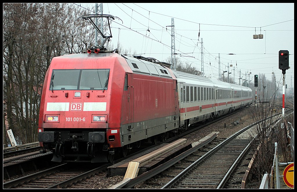 DB 101 001-6 mit IC 2150 nach D�sseldorf Hbf (Berlin Karow 17.03.2010)