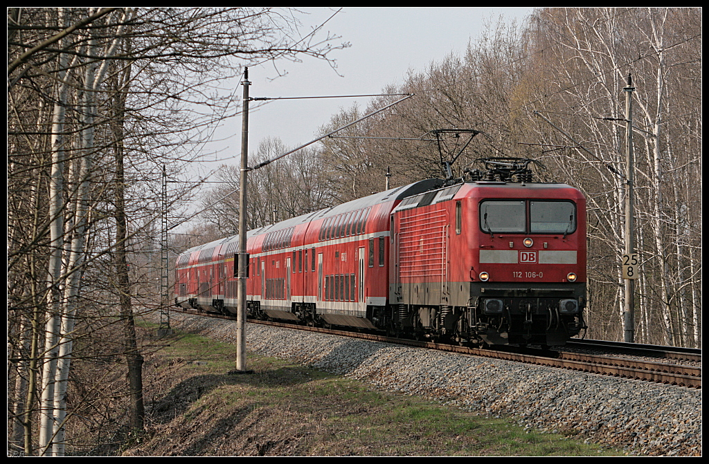 DB 112 106-0 mit dem RE1 nach Eisenhttenstadt (Erkner 06.04.2010)