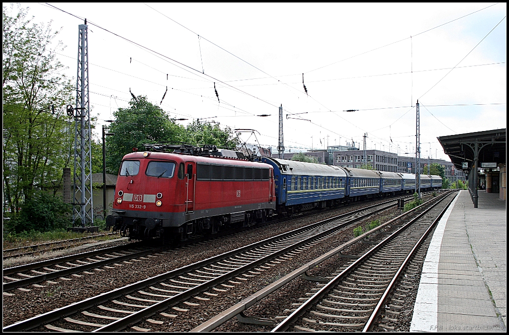 DB 115 332-9 mit dem D441 nach Kiev Pass (gesehen Berlin K�penick 24.05.2010 - Update: 04/2012 in Bln.-Rummelsburg zA; 09/2012 in Dortmund Bbf zA; 24.09.2012 nach Eschweiler �berstellt)