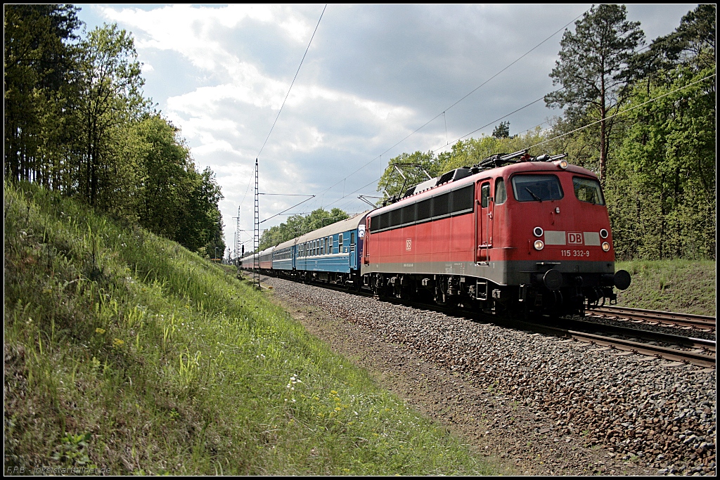 DB 115 332-9 mit dem D441/443 nach Kiev Pass/Moskva Belorusskaja (gesehen Grnheide Fangschleuse 25.05.2010 - Update: 04/2012 in Bln.-Rummelsburg zA; 09/2012 in Dortmund Bbf zA; 24.09.2012 nach Eschweiler berstellt)