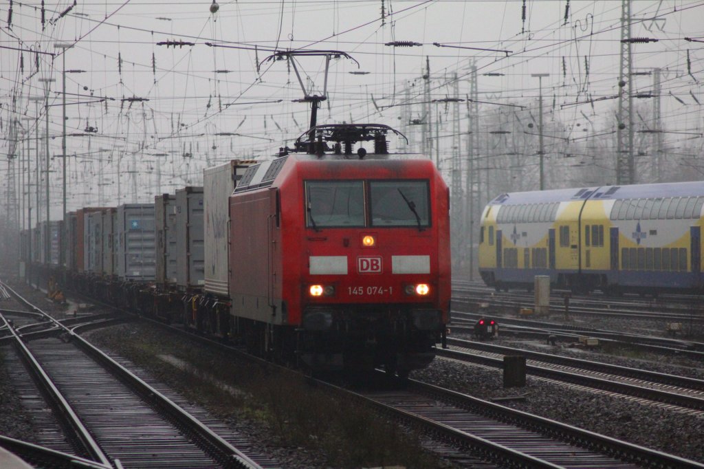 DB 145 074-1 bei der Durchfahrt in Bremen Hbf am 23.12.2011