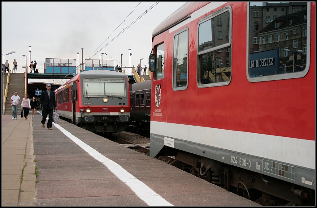 DB 628/928 656 steht als RB66 nach Angerm�nde bereit. Davor wartet SA110-14 auf seine Fahrg�ste (gesehen Szczecin Glowny 12.06.2010)