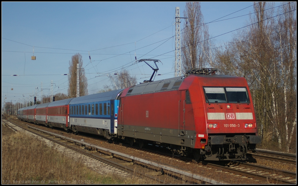 DB Fernverkehr 101 050-3 mit dem EC nach Berlin-Gesundbrunnen (gesehen Berlin-Karow 26.03.2012)