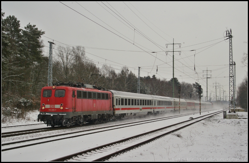 DB Fernverkehr 115 205-7 mit einem Pbz am 12.03.2013 in Diedersdorf. Am Ende des Zugs lief der IC-Wagen  Ich bin anders. Na und?  und 115 350 mit.
<br><br>
Update: ++ 27.06.2017 bei Fa. Bender, Opladen