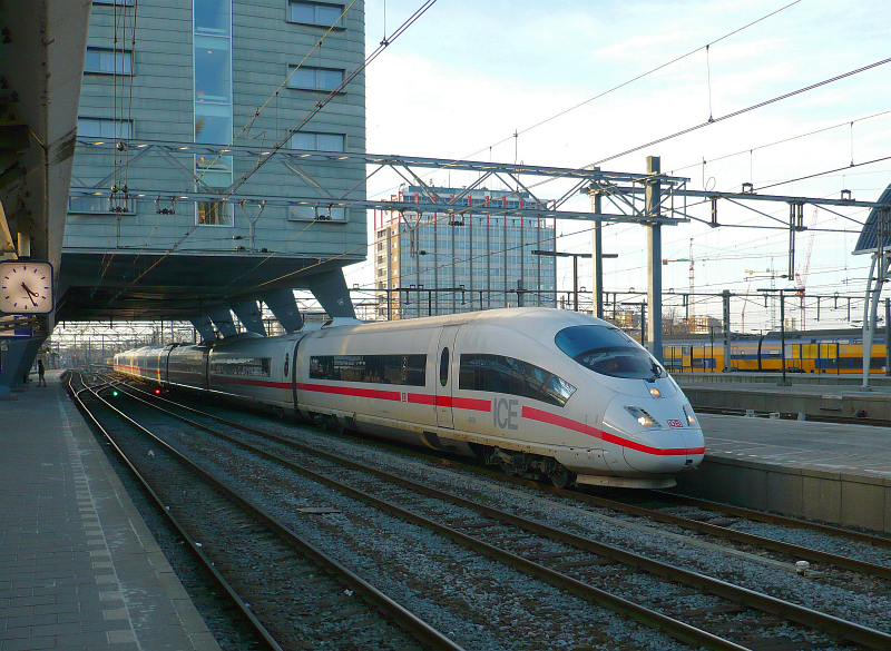 DB ICE 4604 Amsterdam Centraal Station 03-02-2011.