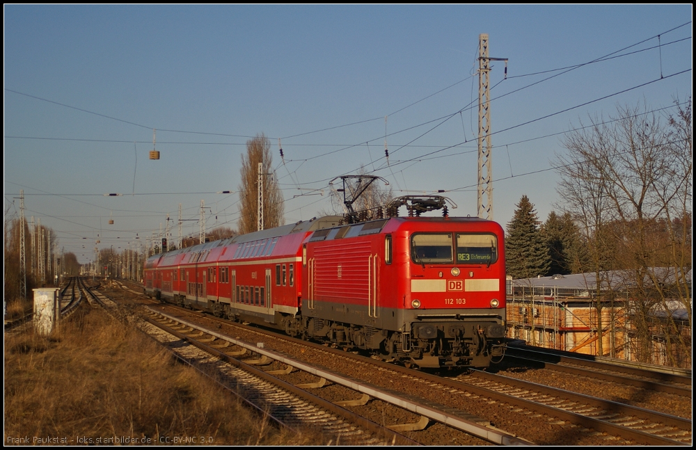 DB Regio 112 103 mit dem RE3 nach Elsterwerda am 04.03.2013 H�he Berlin-Karow
