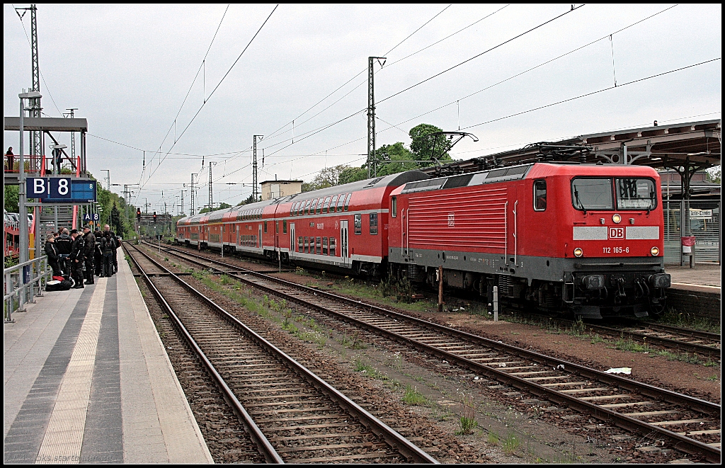 DB Regio 112 165-6 mit dem RE1 nach Eisenh�ttenstadt (Berlin Wannsee 14.05.2010)