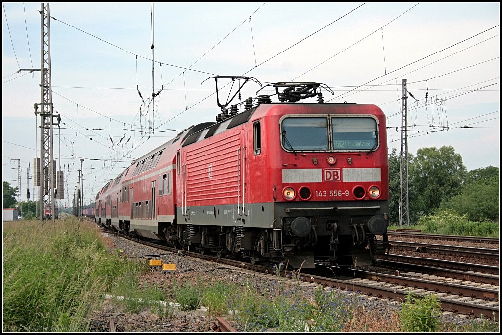 DB Regio 143 556-9 mit der RB 21 nach Griebnitzsee (gesehen Wustermark-Priort 10.06.2010)