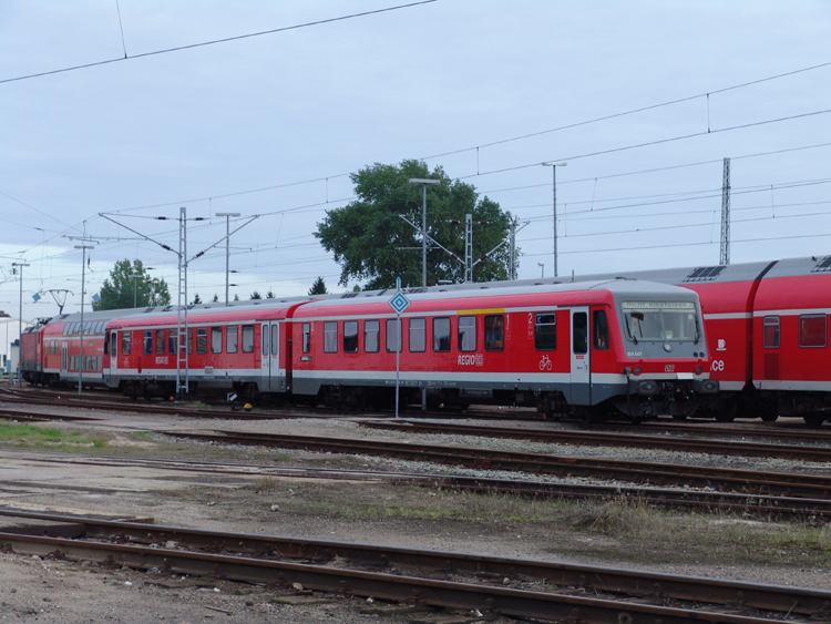 DB-Regio 928 647 wartet im BW Rostock Hbf auf ihren nchsten Einsatz.(11.09.10)