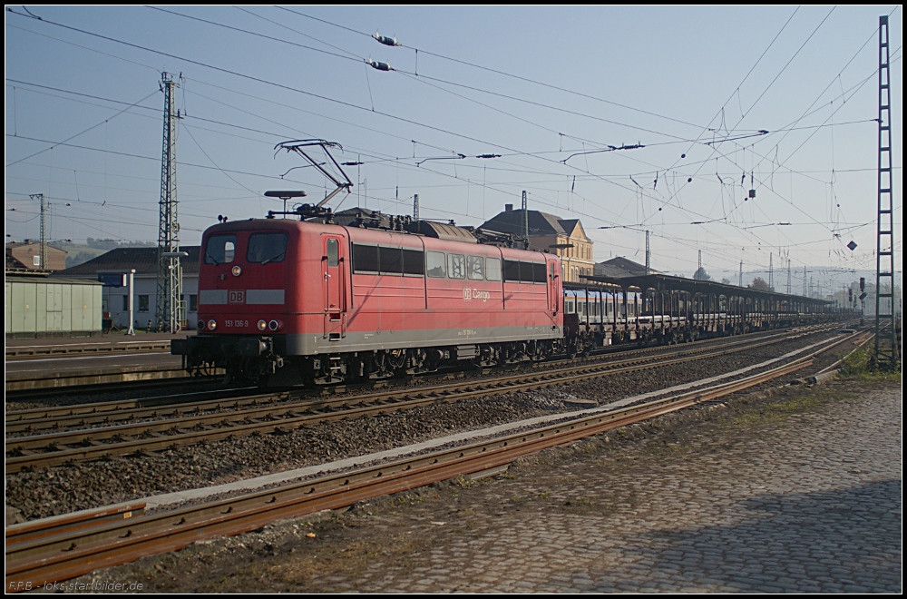 DB Schenker 151 136-9 mit Stahl (gesehen Bebra 14.10.2010)
<br>
++ 04.10.2019 bei Bender, Opladen