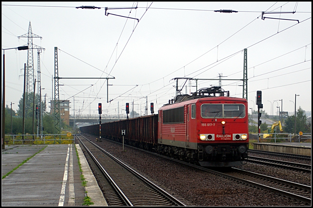 DB Schenker 155 017-7 mit Eaonos-Wagen (gesehen Berlin Sch�nefeld Flughafen 09.09.2010)
<br><br>
Update: 04/2015 in Rostock-Seehafen z; ++ 08.09.2015 in Opladen