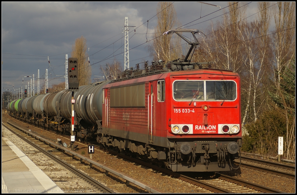 DB Schenker 155 033-4 mit Kesselwagen (gesehen Berlin-Karow 19.03.2012)