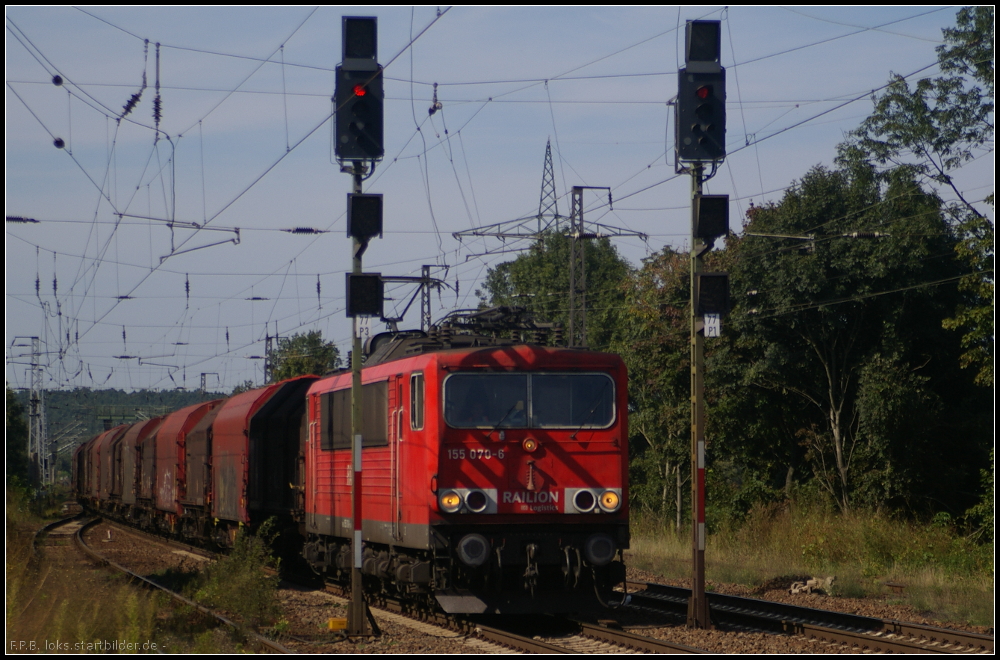 DB Schenker 155 070-6 mit Kartonagenzug am 10.09.2012 in Nuthetal-Saarmund
<br><br>
Upgrade: 08/2013 mit unbekanntem Standort z; 05/2015 in Rostock-Seehafen z; ++ 07.09.2015 in Opladen