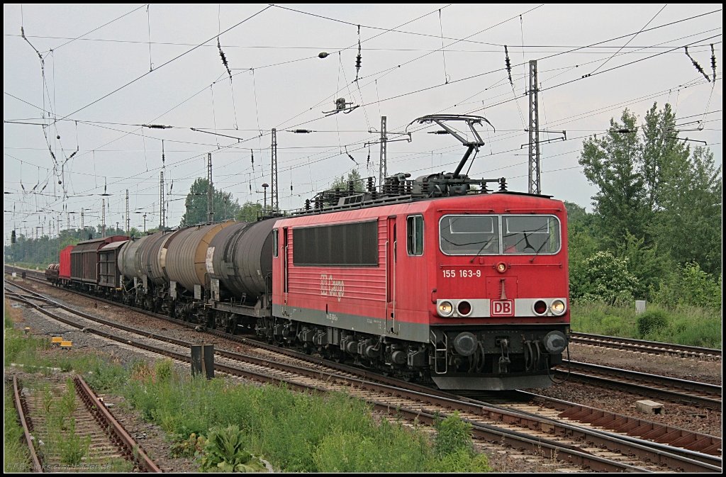 DB Schenker 155 163-9 mit wenig Last am Haken (gesehen Wustermark-Priort 10.06.2010)
<br><br>
Update: 10.02.2015 in Opladen verschrottet