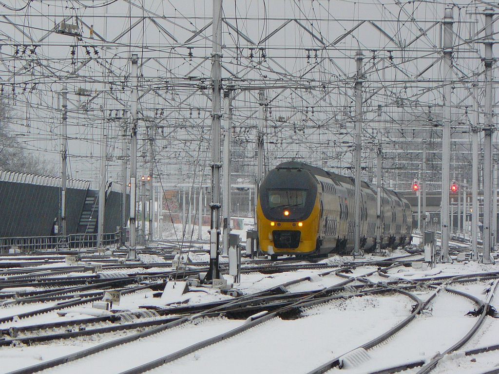 DD-IRM-VI Utrecht Centraal Station 07-12-2012.

DD-IRM-VI in de sneeuw Utrecht Centraal Station 07-12-2012.