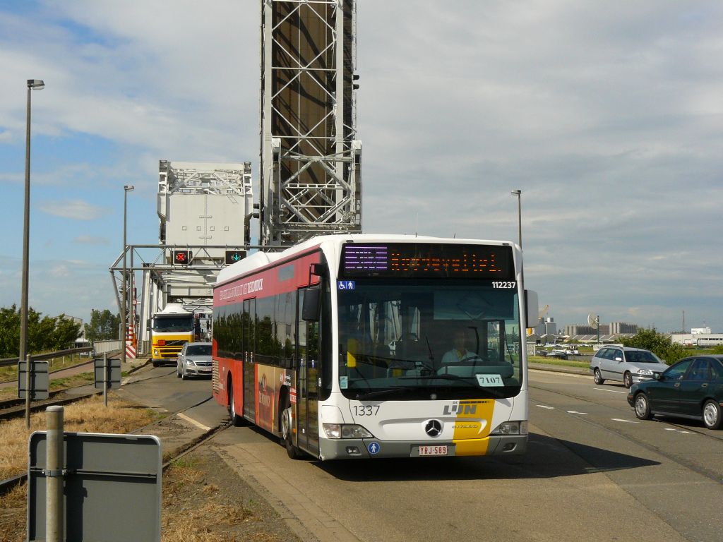 De Lijn Bus 1337. Mercedes-Benz Citaro Noordkasteelbrug, Oosterweelsteenweg Antwerpen, Belgien 22-06-2012.