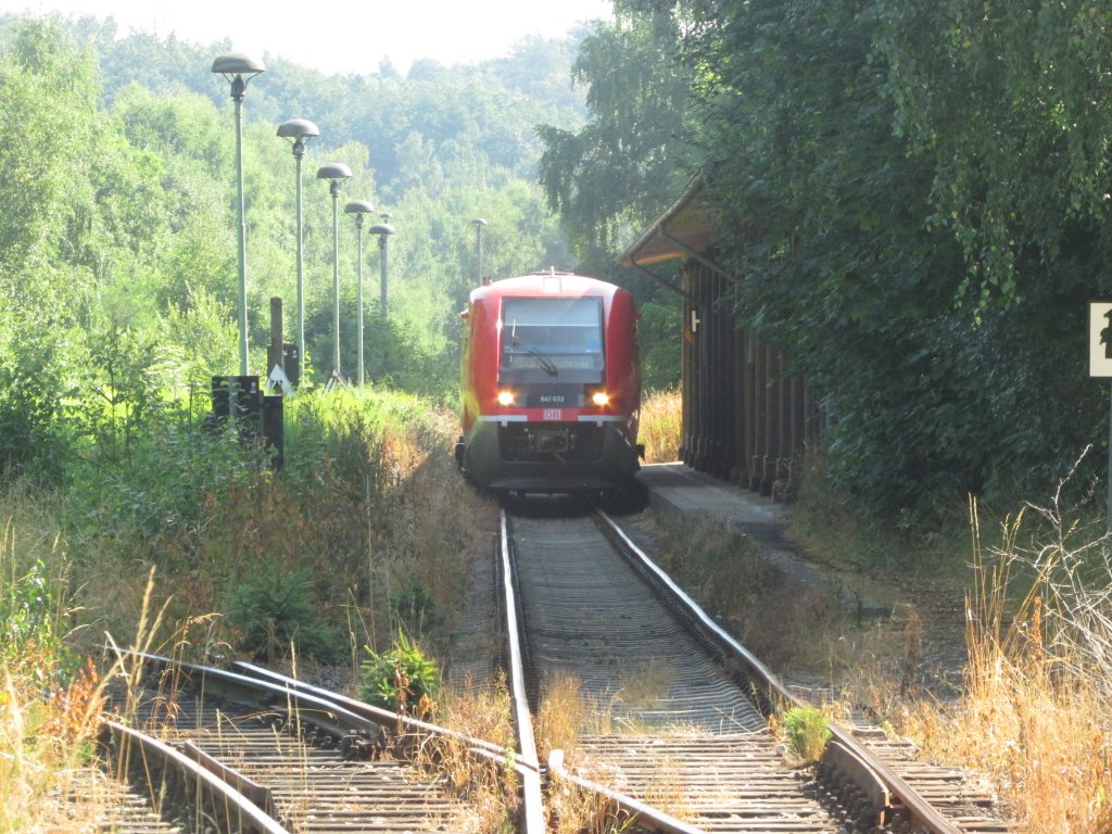 Der 641 032 stand am 27.Juli.2013 im Friedrichrodaer Umweltbahnhof am Bahnsteig