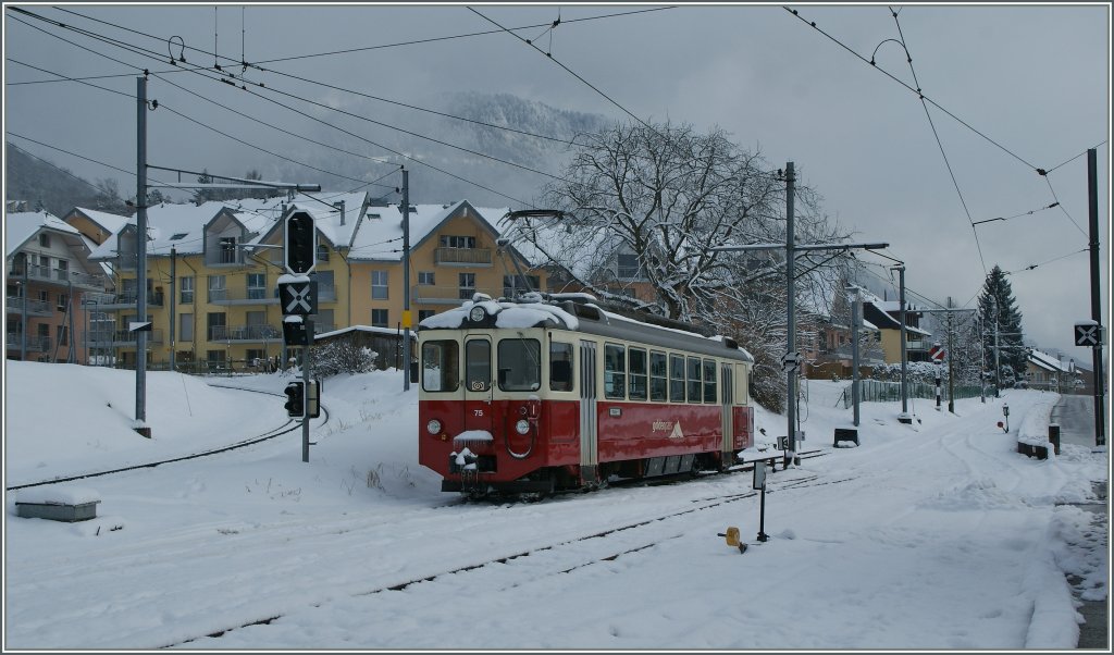 Der CEV Beh 2/4 N 75 bei nicht Bestem, aber etwas khlerem Wetter in Blonay am 2. Feb. 2013  