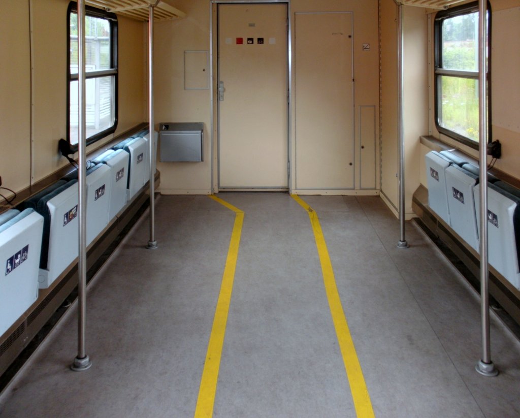 Der Mehrzweckbereich des 50 80 82-34 178-7 Bnrdzf 463.1. Aufgenommen am 3.Juli 2012 in der RB W�rzburg-Bamberg.