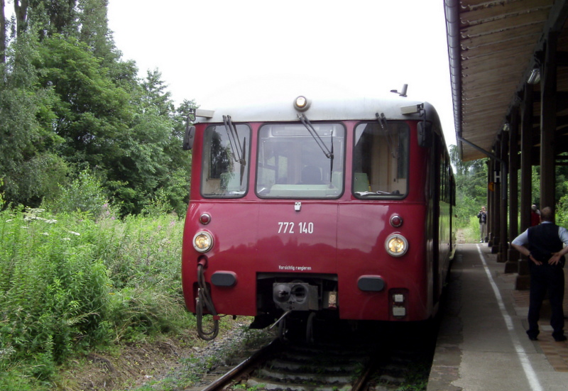 Der Triebwagen 772 140 stand am 08.Juli.2012 im Bahnhof Friedrichroda