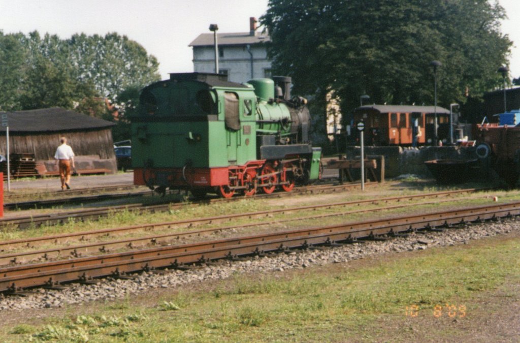 Die 53 Mh(99 4633) stand am 10.August.2009 abgestellt in Putbus(Gescannt)