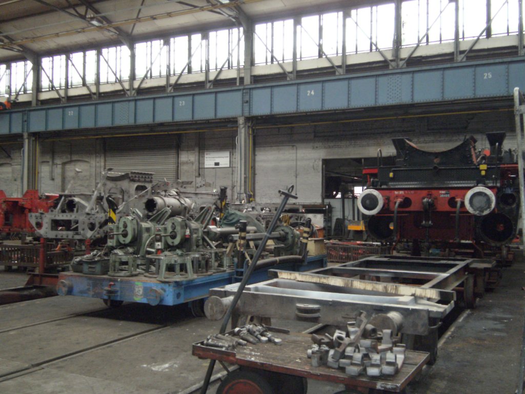 Die Rahmen/Fahrwerk von 99 222 (HSB) und einer Elna