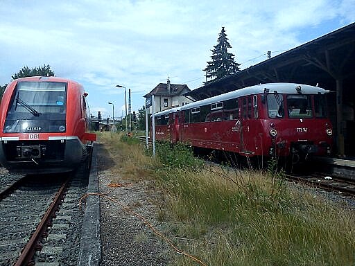 Die Triebwagen 641 028,772 141 und 772 140 im Bahnhof Fr�ttst�dt
