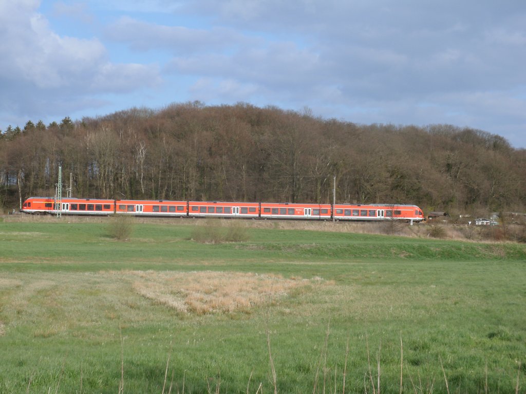 Dies ist kein Bild von meiner Modellbahn am 17.April 2012 fotografierte ich den RE 13031 Stralsund-Binz bei Bergen/Rgen.