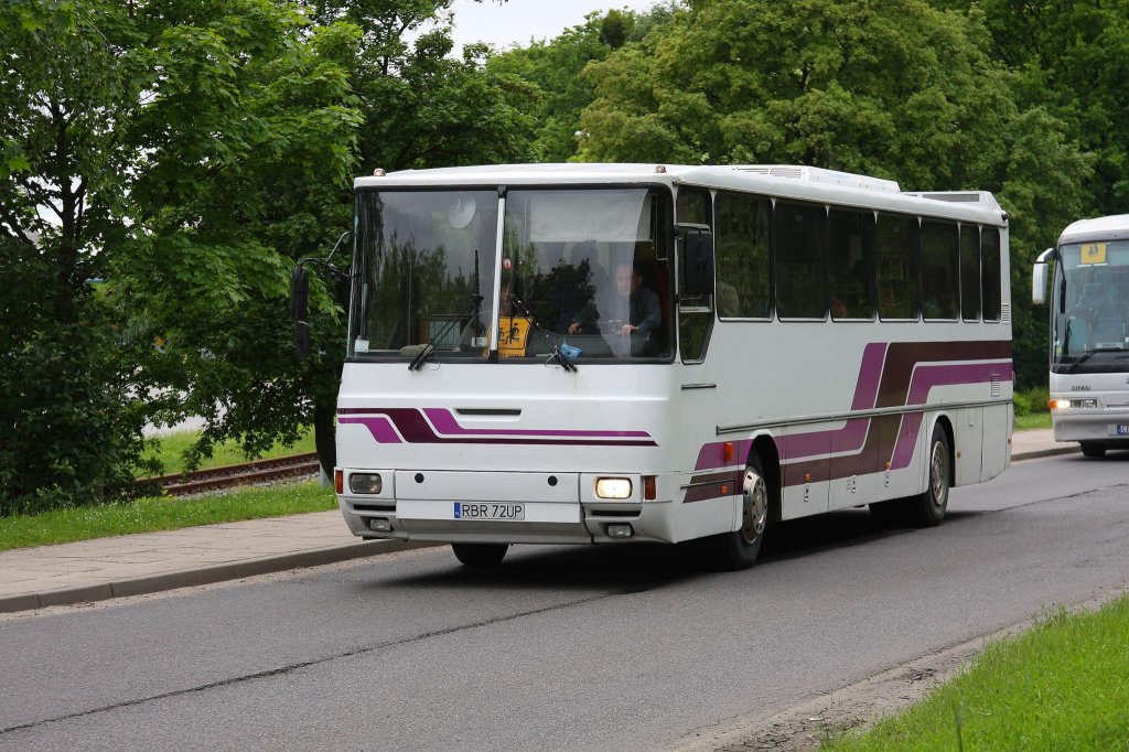 Dieser Autosan H 10/11 Reisebus war am 5.6.2013 auf der Westerplatte in Danzig
unterwegs.