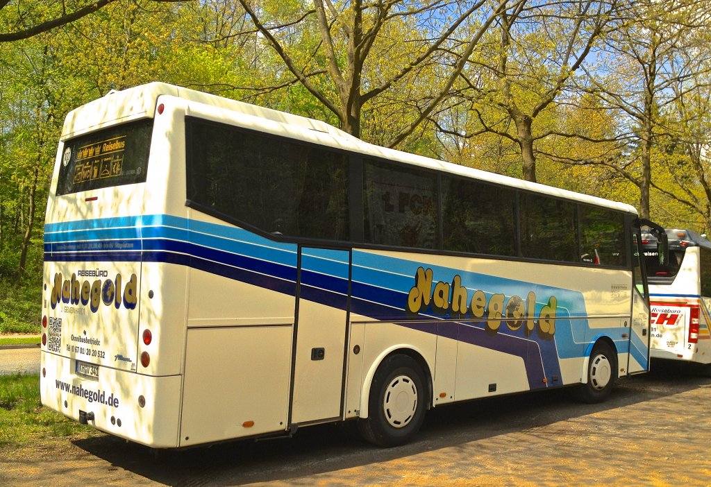 Dieser Bova Sunliner von Nahegold-Reisen stand w�hrend des 2. Bundesligaspiels 1.FCK gegen FSV Frankfurt am 5.5.2012 auf einem Park-and-Ride-Parkplatz und wartete auf das Ende des Spiels.