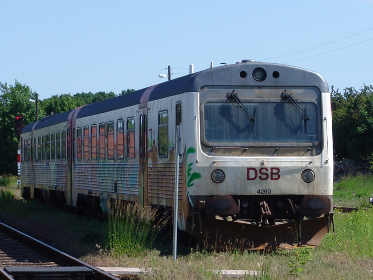 Dnischer Triebwagen 4260 abgestellt in Meyenburg.(01.06.09)