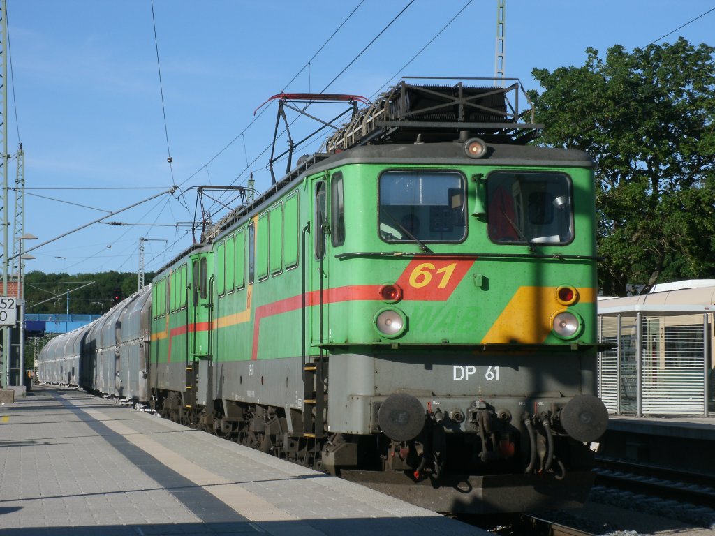 DP-61 und 60 durchfahren,am 03.Juni 2011,mit dem Kreidezug Klementelvitz-Peitz Ost,Bergen/Rgen.