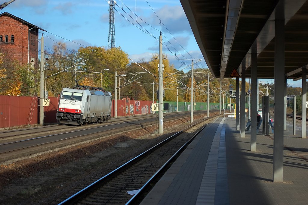 E186 144 von der CBRail als LZ in Rathenow in Richtung Stendal. 26.10.2010