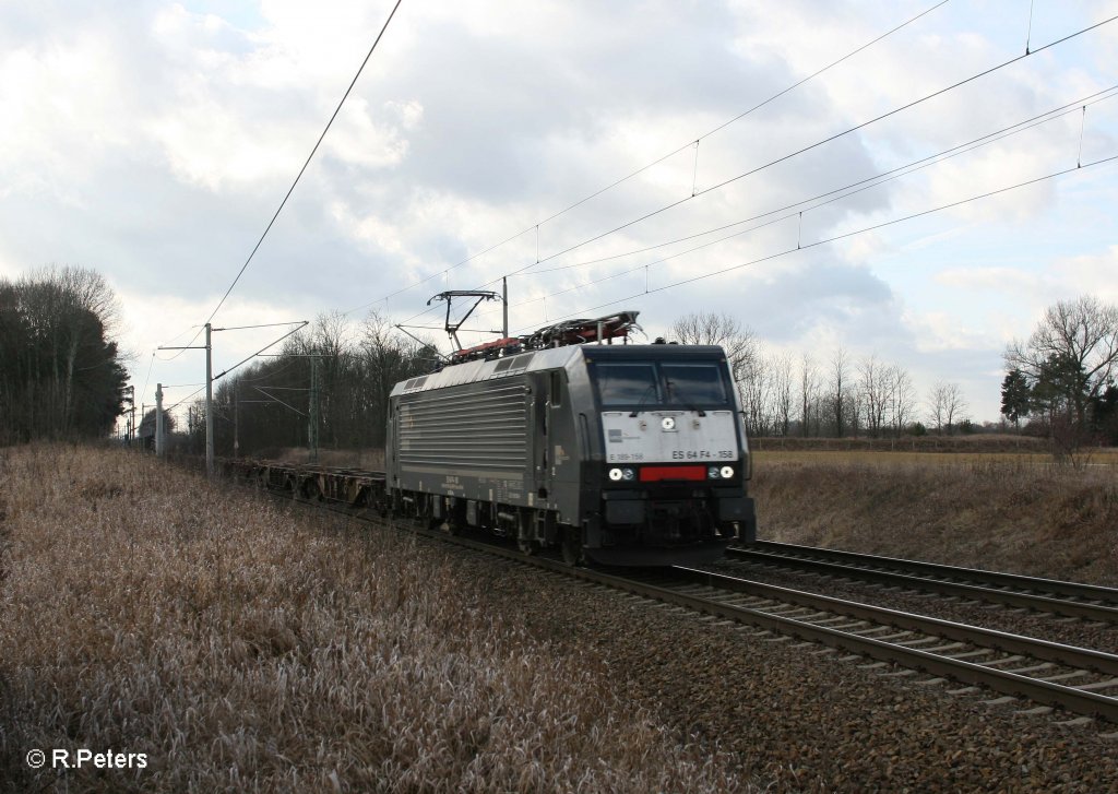 E189 158 alias ES 64 F4 - 158 mit Containerzug bei Pilgram. 23.02.12