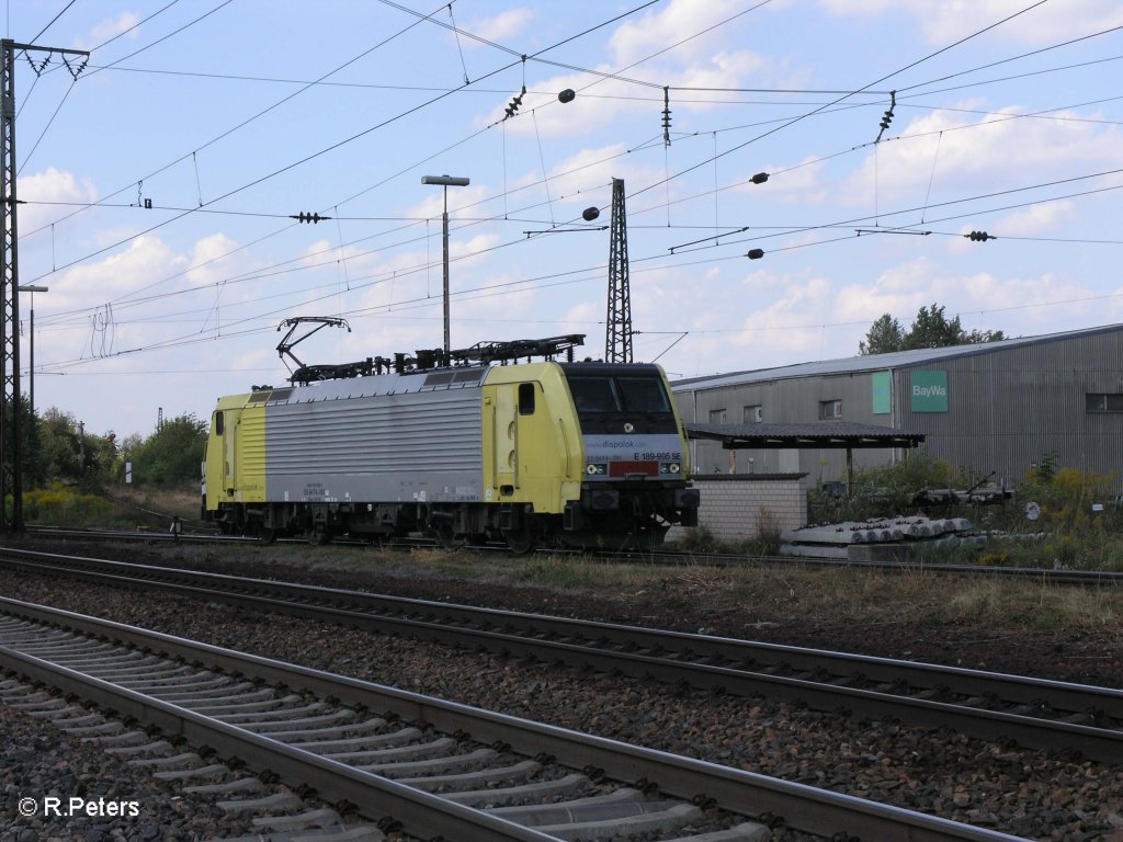 E189 995SE rollt solo in Regensburg Ost ein. 27.08.09