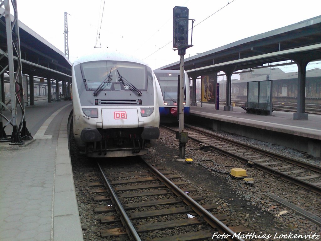 Eben eingefahrender InterCity % UBB GTW 2/6 (Hinterm Signal) im Bahnhof Stralsund am 11.4.13